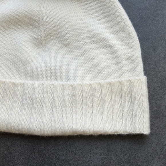 NWOT The Cashmere Project Pom Beanie